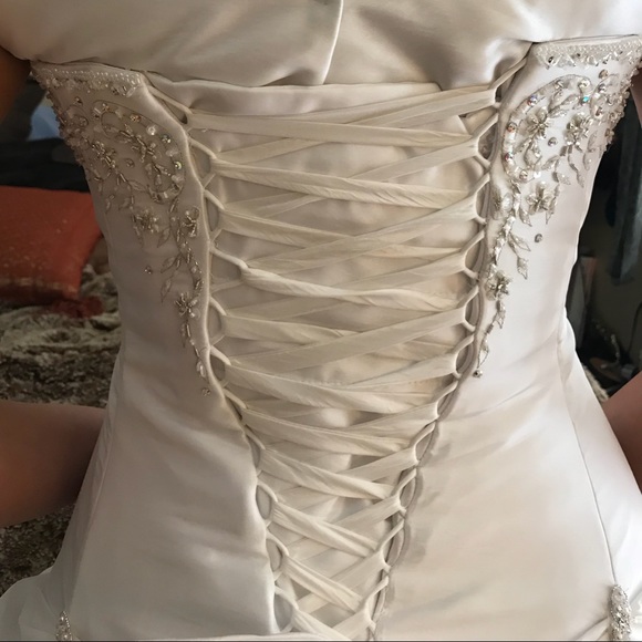 Alfred Angelo Modest Corset Lace Up Wedding Dress - Picture 4 of 8